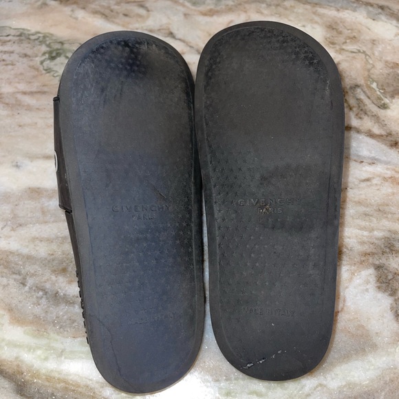 Givenchy Rubber Slides - Picture 9 of 9